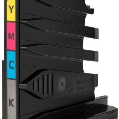 Cartucho preto de tinta para impressora com etiquetas coloridas de cores de impressão