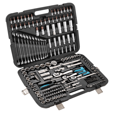 Conjunto de ferramentas com chaves e soquetes num estojo preto aberto