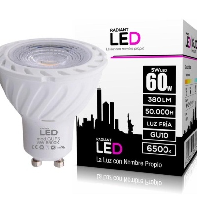 Lâmpada LED GU10 branca de 5W e sua embalagem com informações técnicas em espanhol