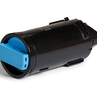 Toner de impressora preto com tampa azul num fundo branco