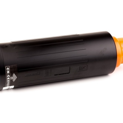 Toner de impressora preto com tampas azul e laranja e etiqueta CN-CEXV22