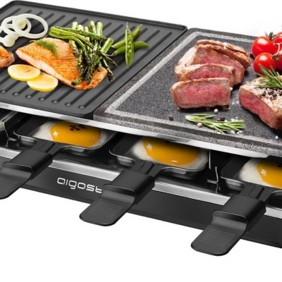 Grelhador elétrico Aigostar com pratos de pedra e antiaderente e várias comidas a grelhar.