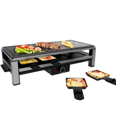 Chapa raclette elétrica com quatro mini frigideiras e alimentos variados