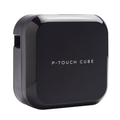 Impressora de etiquetas preta P-TOUCH CUBE em fundo branco