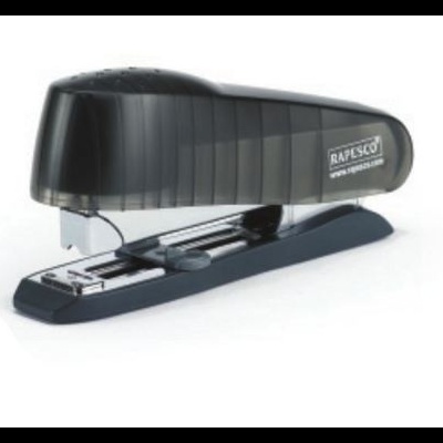Agrafador preto e azul Rapesco sobre fundo branco