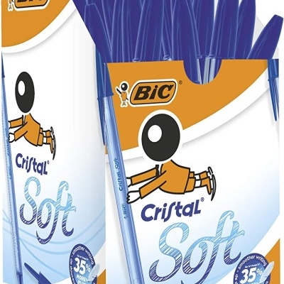 Imagem de canetas BIC Cristal Soft azuis na embalagem
