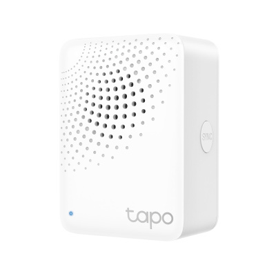 Dispositivo branco com orifícios na frente, botão SYNC e logo tapo