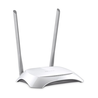 Router Wi-Fi branco TP-LINK com duas antenas externas cinzentas