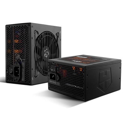 Blocos de alimentação de computador preto com ventoinha e grelha hexagonal