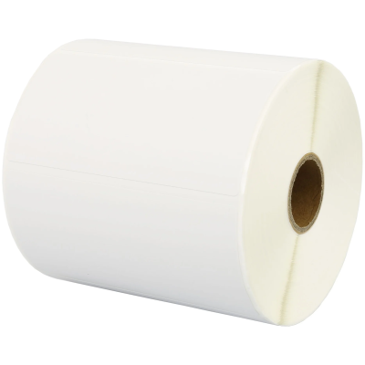 Rolo grande de etiquetas brancas retangulares com núcleo de cartão