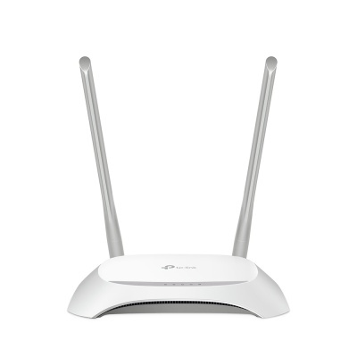Roteador TP-Link branco com duas antenas verticais cinzentas e indicador LED frontal
