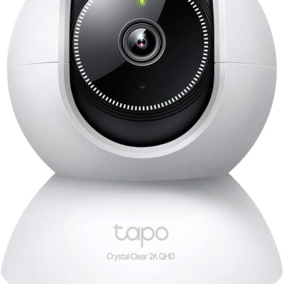 Câmara de segurança Tapo branca e preta com lente circular e LED verde