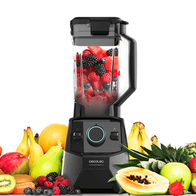 Liquidificador Cecotec com frutas diversas ao redor