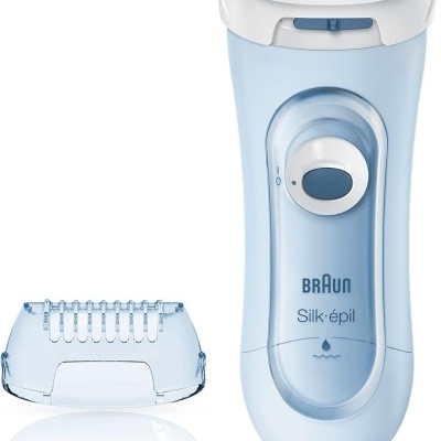 Depilador elétrico azul claro e branco Braun Silk·épil com tampa transparente