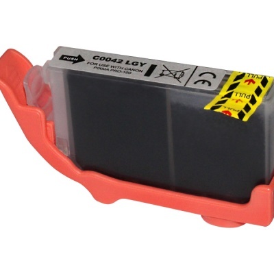 Cartucho de tinta preto para impressora com suporte plástico vermelho.