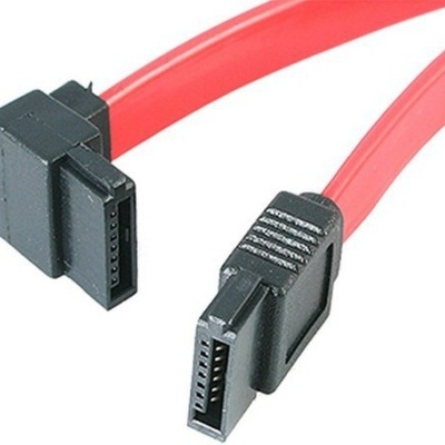Cabo SATA vermelho com conectores pretos em ambas as extremidades