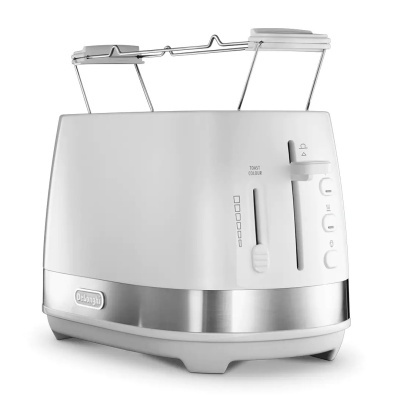 Torradeira branca com detalhes em aço inoxidável e botões de controle