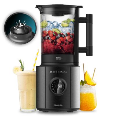 Liquidificador preto e cinzento da marca Cecotec com jarra transparente cheia de frutas e gelo