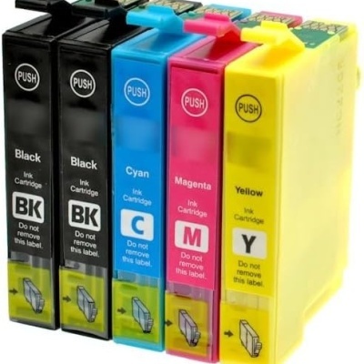 Conjunto de tinteiros de impressora em várias cores com etiquetas