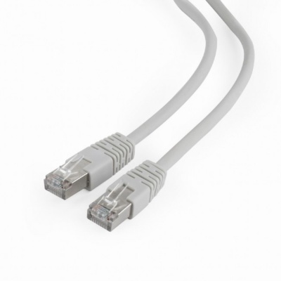 Cabo de rede Ethernet cinzento com conectores RJ45