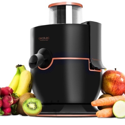 Centrifugadora preta Cecotec Extreme Titanium 19000 com frutas e legumes ao redor