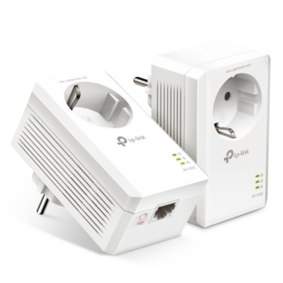Dois adaptadores TP-Link brancos com tomadas europeias, LEDs e porta Ethernet