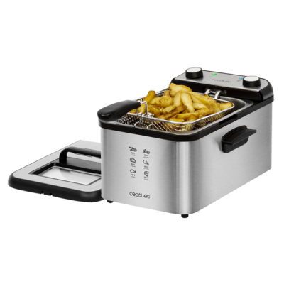 Fritadeira elétrica de aço inox com batatas fritas no cesto e tampa aberta