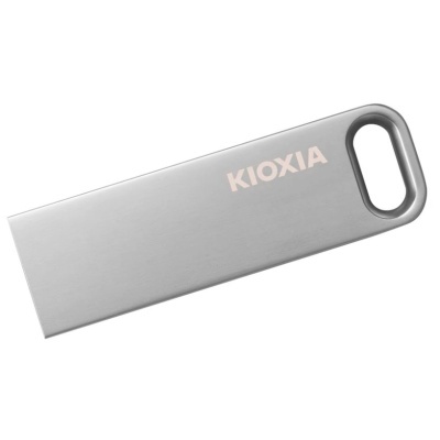 Pen USB prateado metal com texto KIOXIA