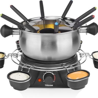 Aparelho de fondue com panela de aço inox e base elétrica preta com botões, garfos e recipientes de molho