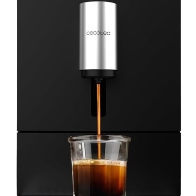 Máquina de café preta automática a servir café numa chávena de vidro