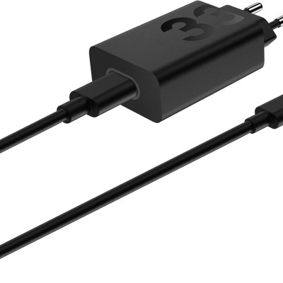 Carregador preto USB-C com plugue europeu e cabo