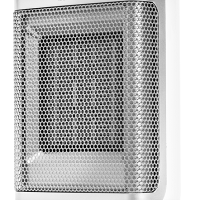 Aquecedor portátil branco e prata com grelha de metal e dois botões no topo