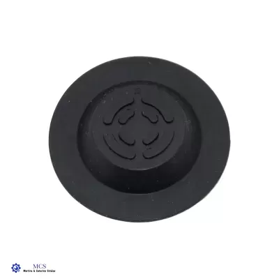 Tampa redonda preta de plástico com relevo simbólico central