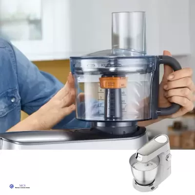 Recipiente plástico transparente com graduação montado em aparelho cozinha branco prateado