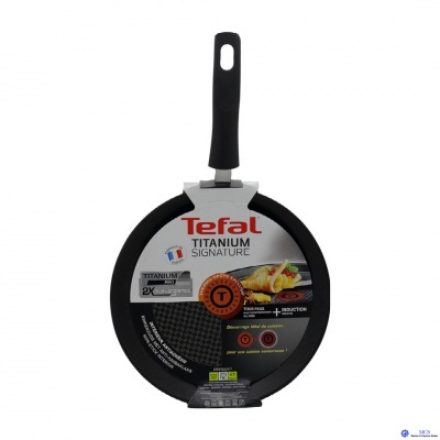 Frigideira preta Tefal Titanium Signature com cabo preto e etiqueta frontal colorida