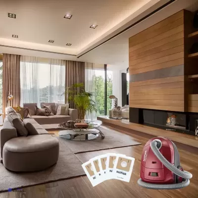 sala moderna com sofás cinzentos, lareira de madeira e aspirador de pó vermelho Nilfisk