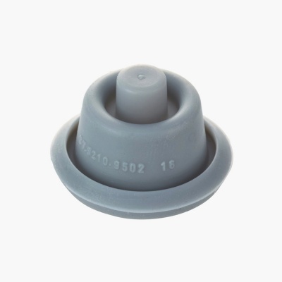 Peça industrial cinzenta de plástico com inscrição em relevo