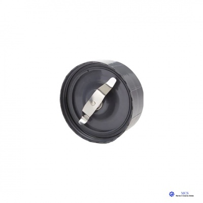 Tampa preta com lâmina metálica