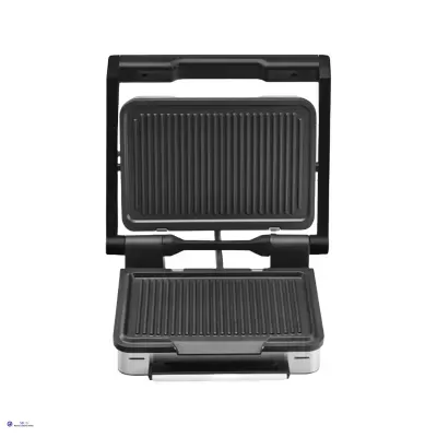 Sanduicheira elétrica preta e prata com placas caneladas abertas