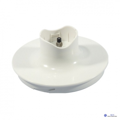 Base branca circular em plástico com parte central elevada para encaixe