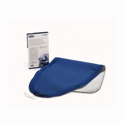 Capa azul com cordão e embalagem vertical sobre fundo branco