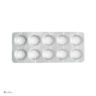 Blister com dez comprimidos brancos redondos em fundo branco