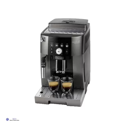 Máquina de café expresso preta com dois copos de café