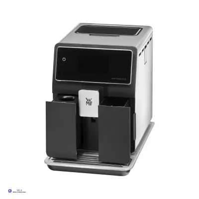 Máquina de café branca e preta da marca WMF com ecrã e compartimentos frontais.