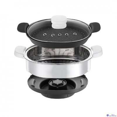 Panela multifuncional metálica com tampa preta perfurada e pegadores brancos