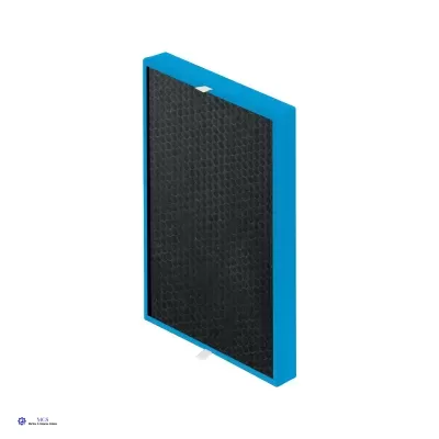 Filtro purificador de ar retangular com estrutura azul e superfície preta