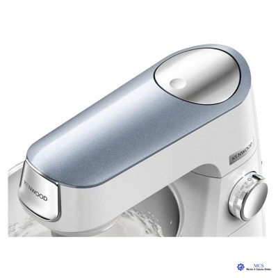 Batedeira Kenwood branca com painel azul metálico e botão prateado