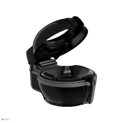 Máquina para fazer bolachas ou waffles preta com tampa aberta