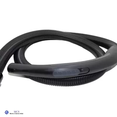 Mangueira preta corrugada com botão translúcido