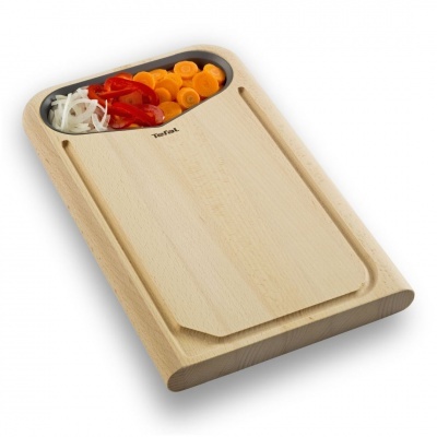 Tabua de cortar de madeira com compartimento para legumes cortados